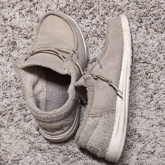 Hey Dude Women's Tan Flats - Picture 6 of 7